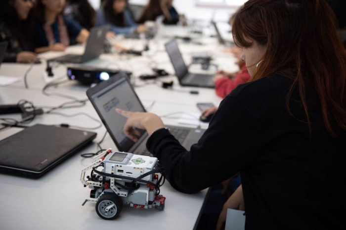 chicas en tecnología y robótica-arsat