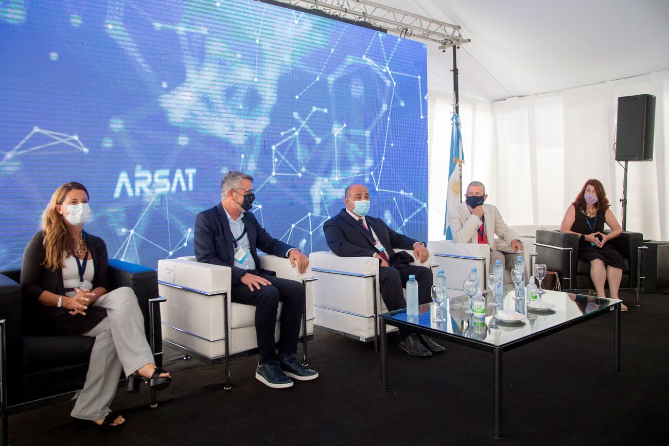 Recibimos al Jefe de Gabinete en la Tercera Mesa de la Industria Satelital y Aeroespacial