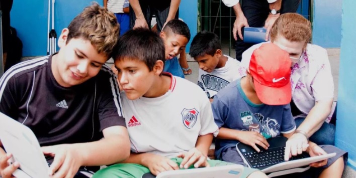 Con Arsat, prevén dar conexión a Internet a 25.000 escuelas del país // La Nueva Mañana