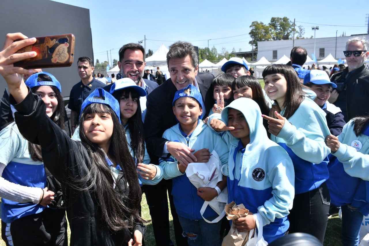 Recibimos a 1500 alumnos y alumnas de escuelas de Tigre para la entrega de tablets