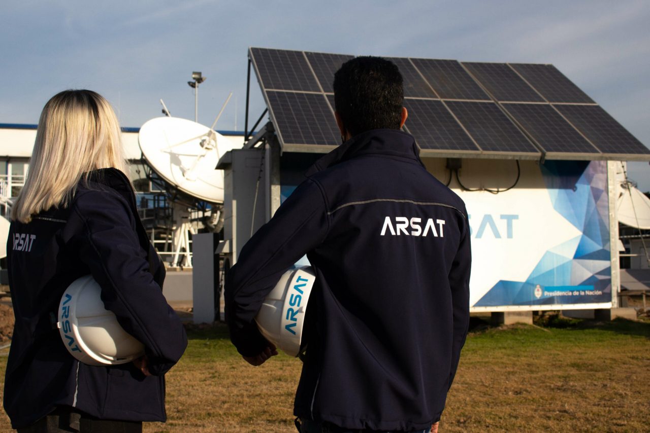 Profesionales de ARSAT en la Estación Terrena de Benavidez.